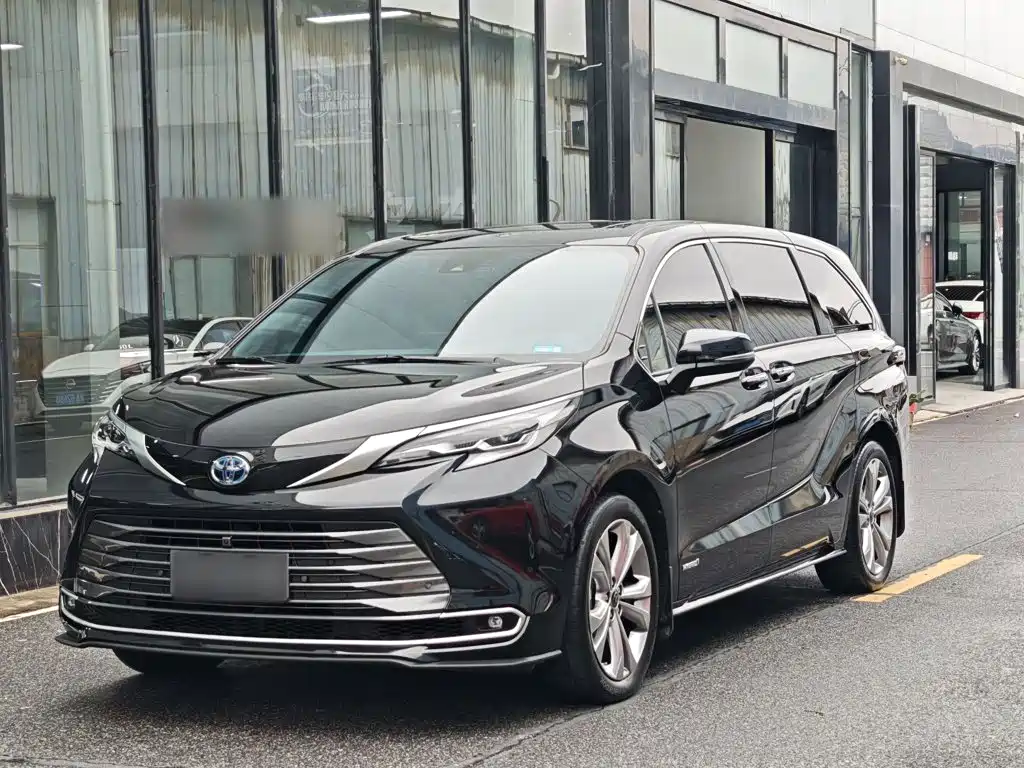 Toyota Sienna — миниатюра 2