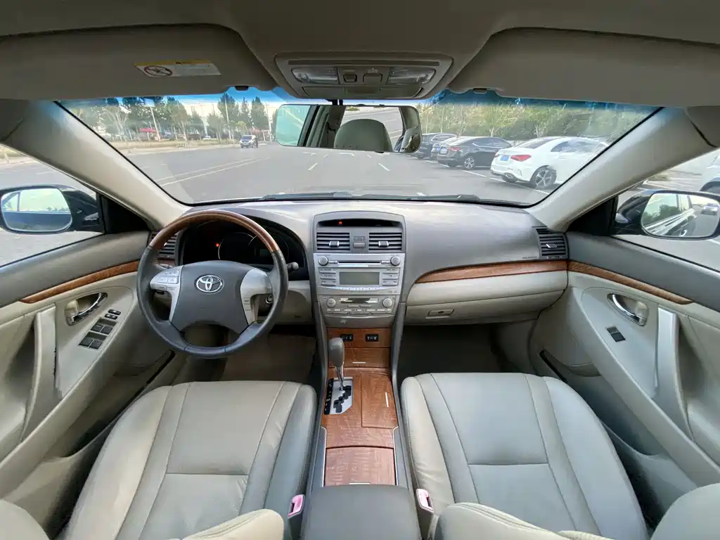 Toyota Camry — миниатюра 8