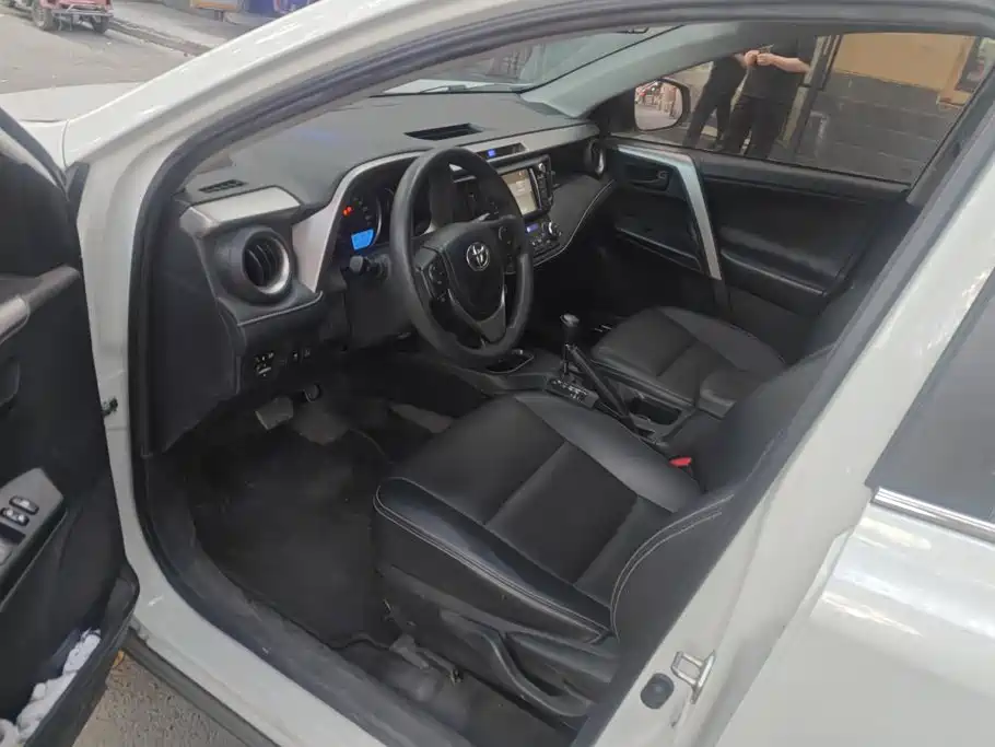 Toyota RAV4 — миниатюра 9