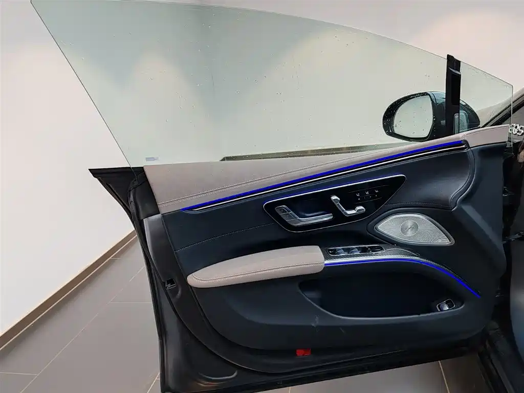 MERCEDES-BENZ EQS AMG