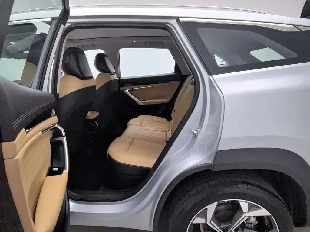 Geely Boyue L — миниатюра 15