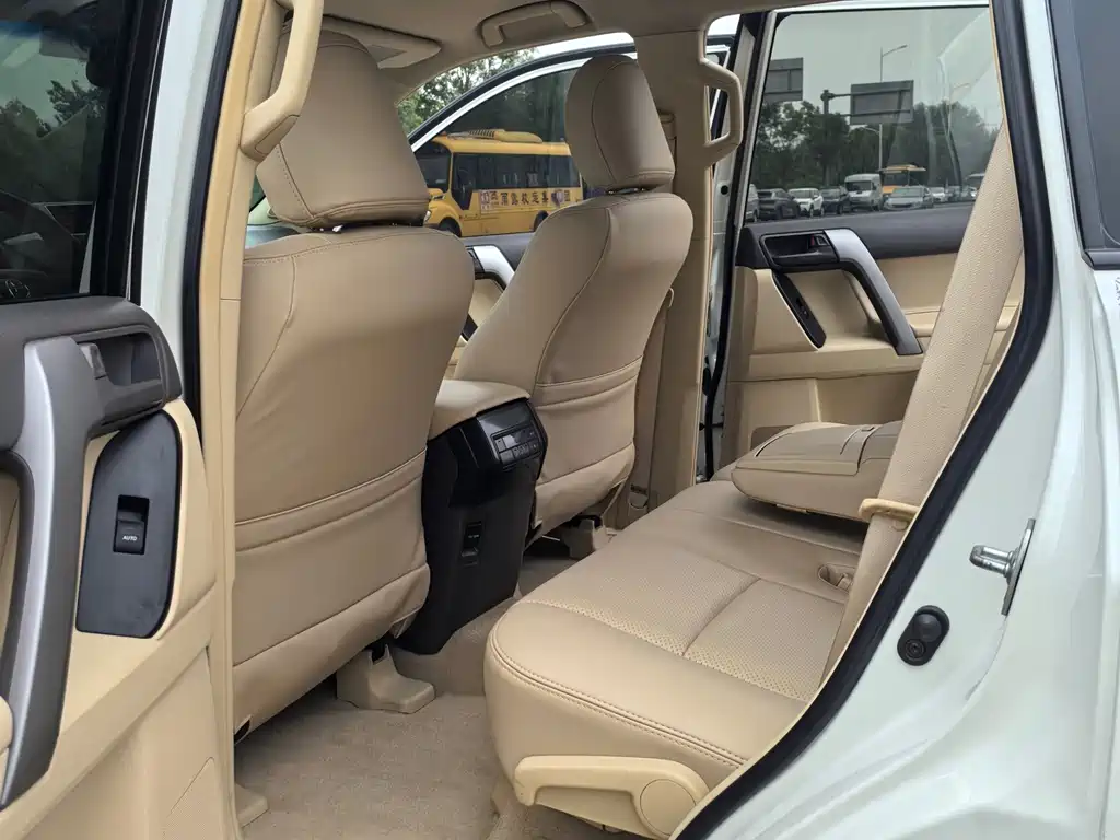 Toyota Land Cruiser Prado 2014 2.7L AT Luxury