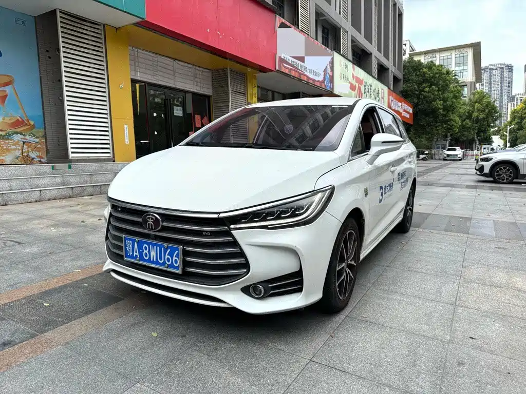 BYD MAX
