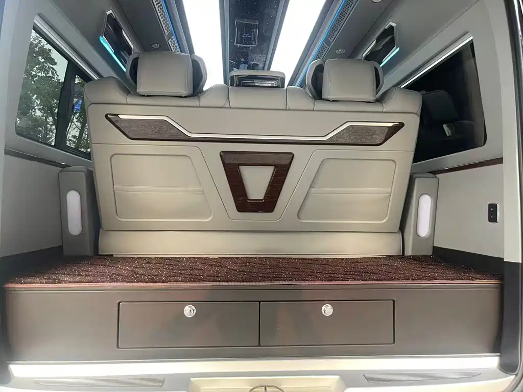 Toyota Hiace — миниатюра 13