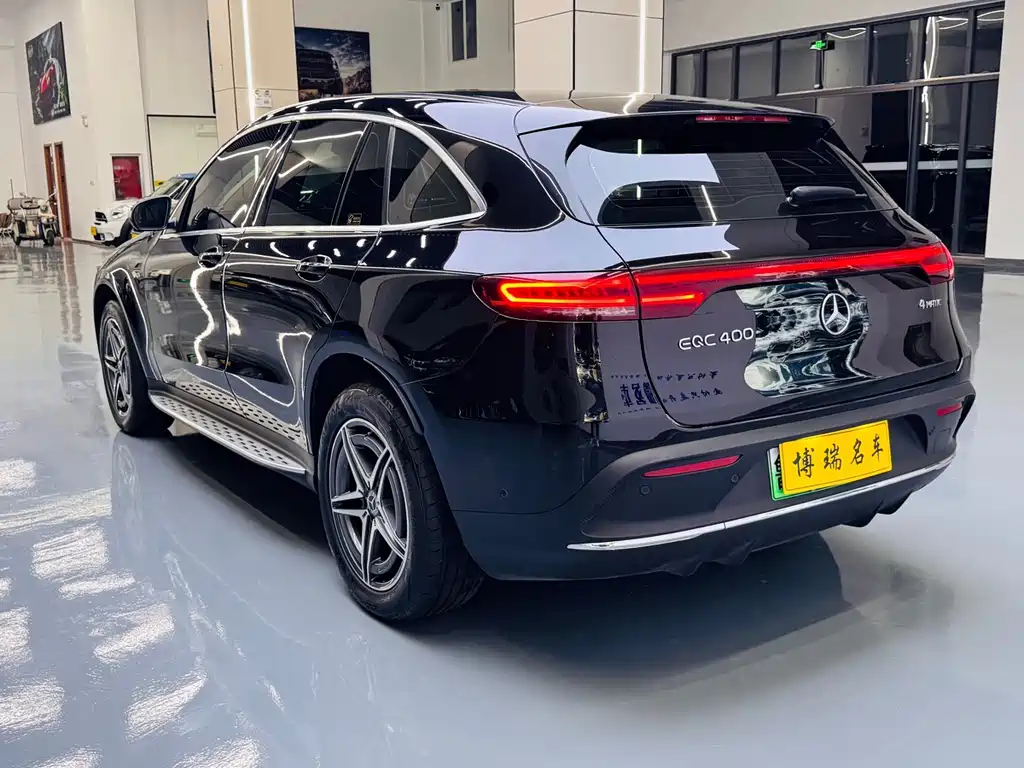 Mercedes-Benz EQC — миниатюра 12