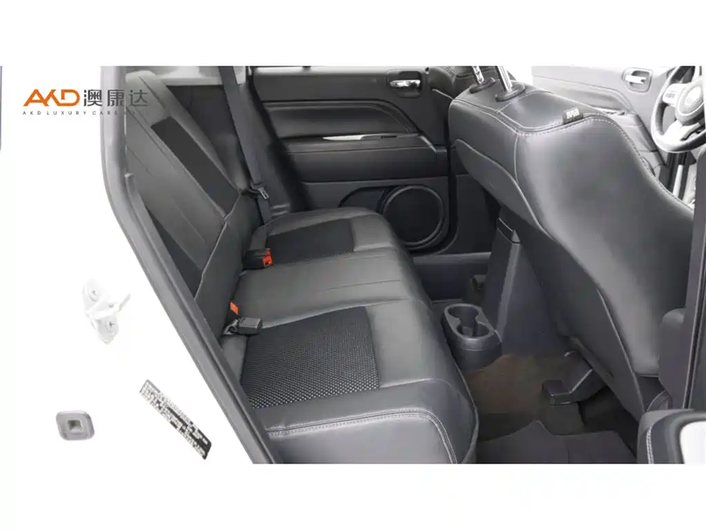Jeep Compass (Import) — миниатюра 8
