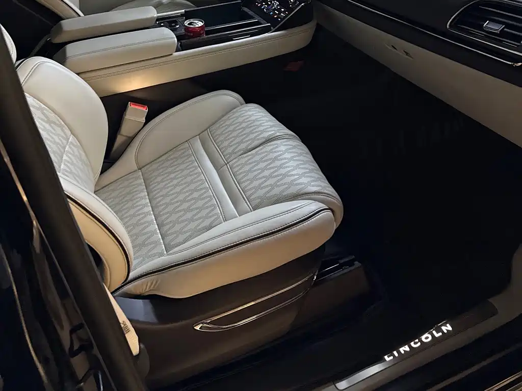 Lincoln Navigator — миниатюра 5