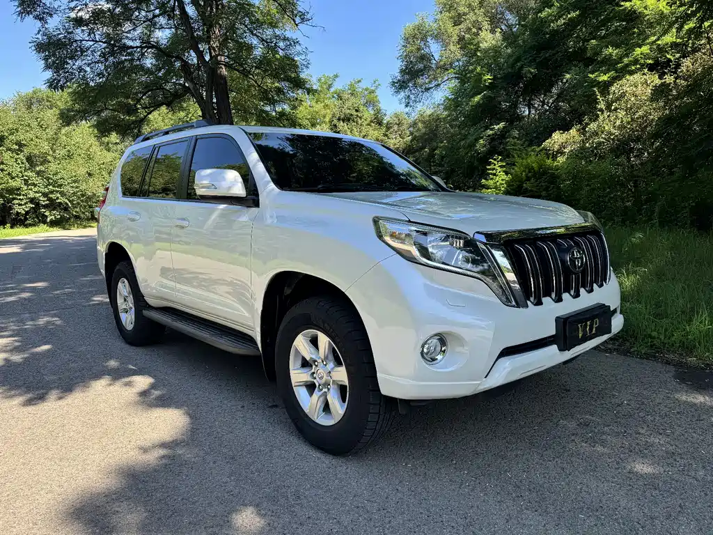 Toyota Land Cruiser Prado 2016 2.7L AT Luxury