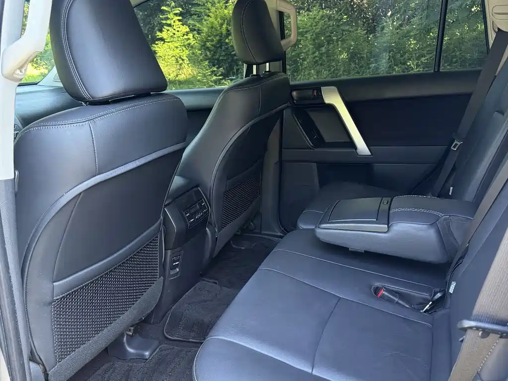 Toyota Land Cruiser Prado 2016 2.7L AT Luxury