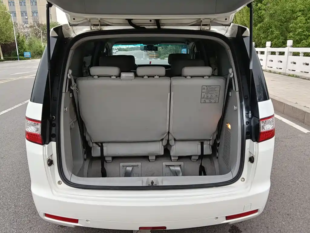 Luxgen Big 7 MPV — миниатюра 18