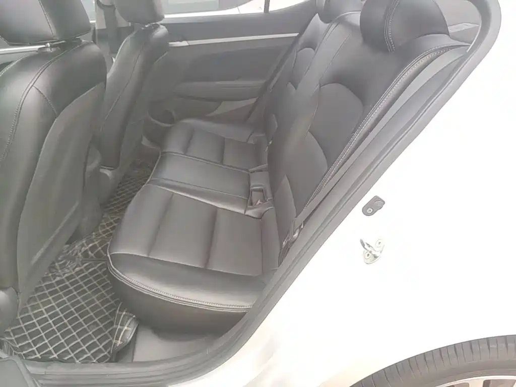 Hyundai Elantra — миниатюра 17