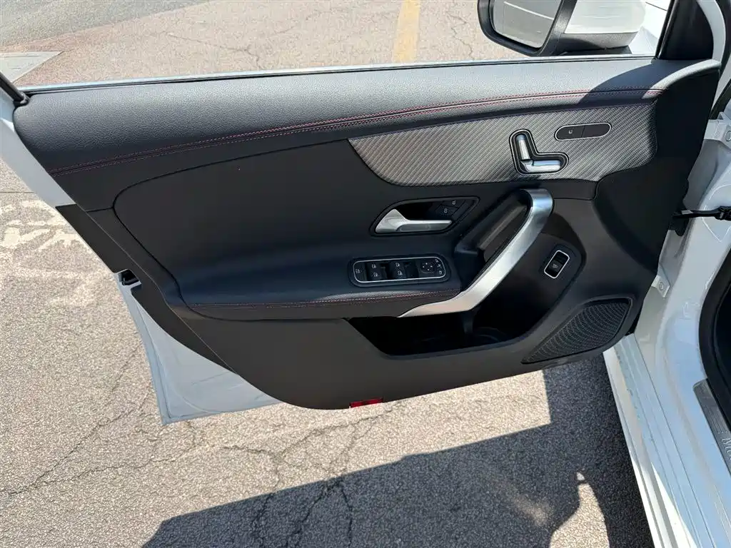 Mercedes-Benz A-Class A 2023 A 200 L Fashion