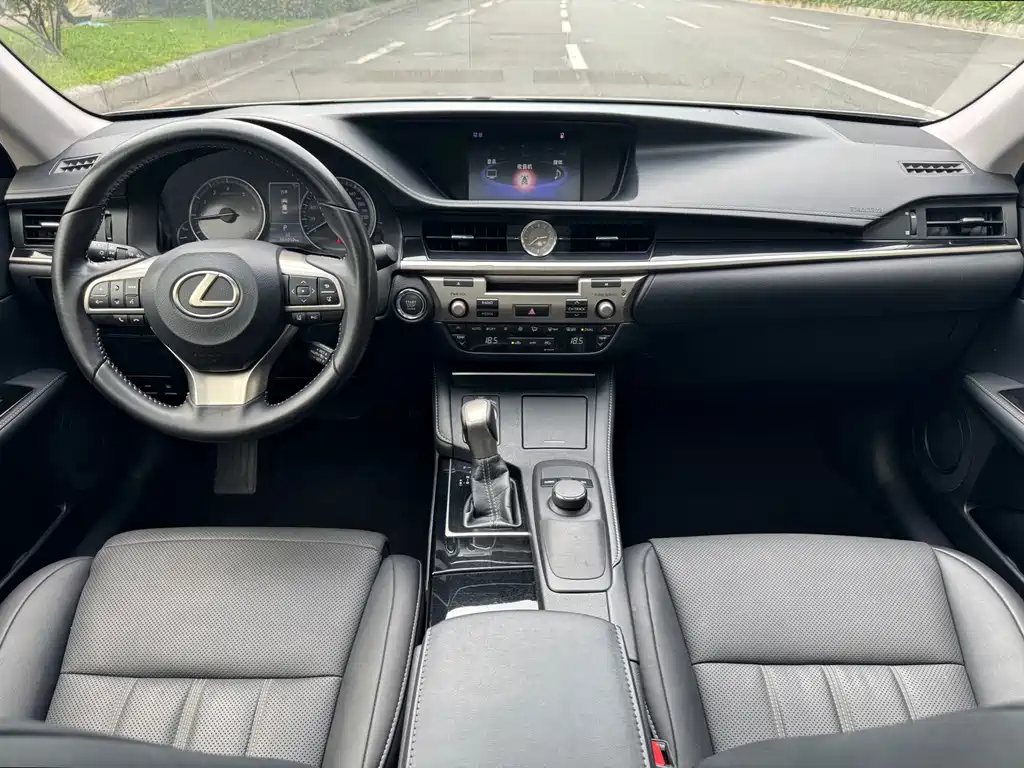Lexus ES 2015 200 Comfort