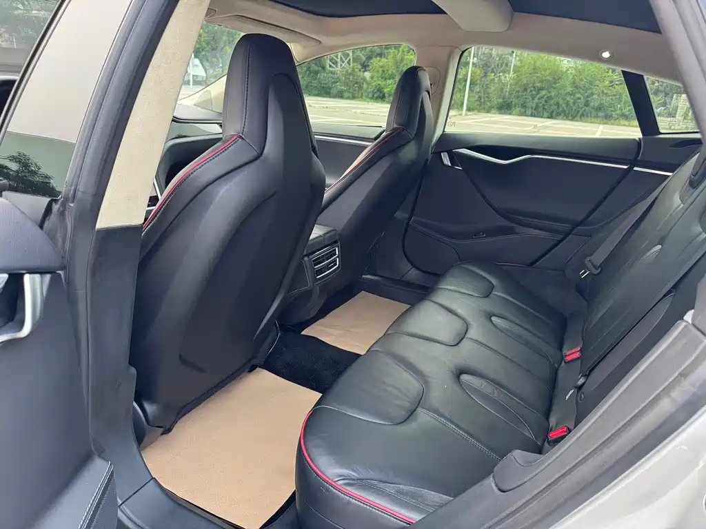 Tesla Model S — миниатюра 10