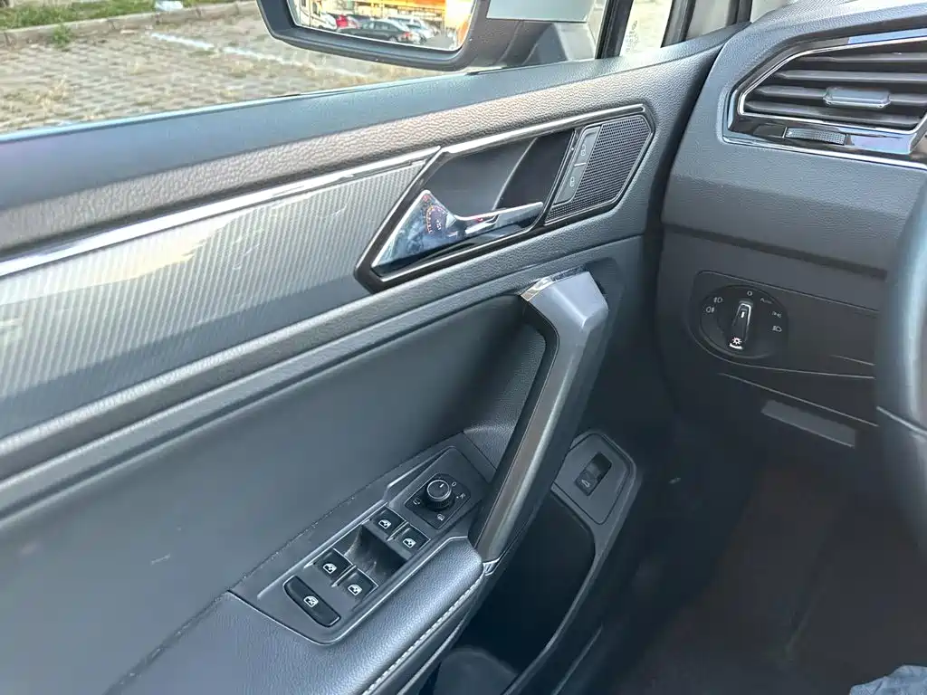 Volkswagen Tiguan L — миниатюра 22