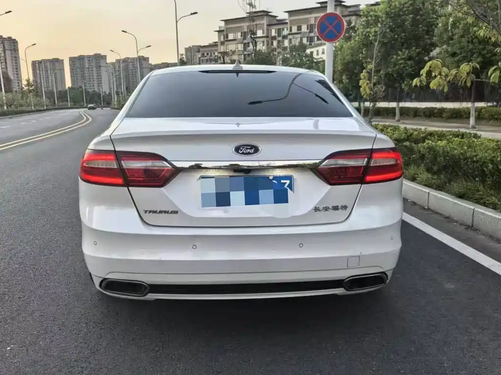 Ford Taurus — миниатюра 6