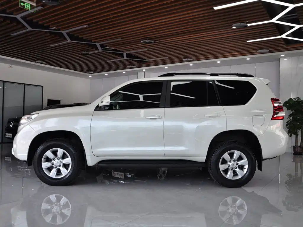 Toyota Land Cruiser Prado 2015 2.7L AT Standard