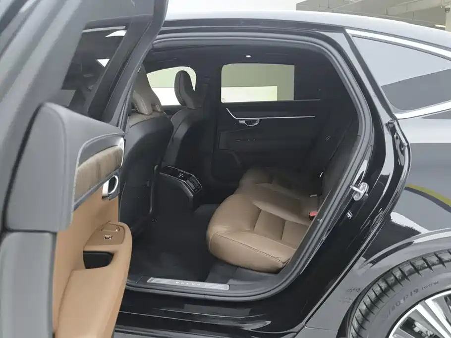 Volvo S90 — миниатюра 11