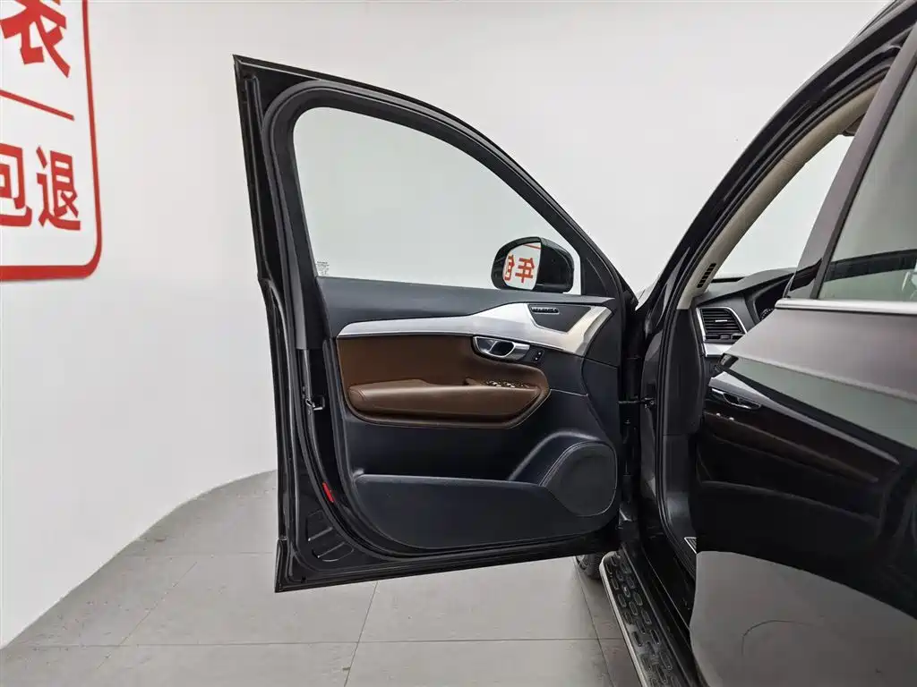Volvo XC90 2018 T6 7 мест