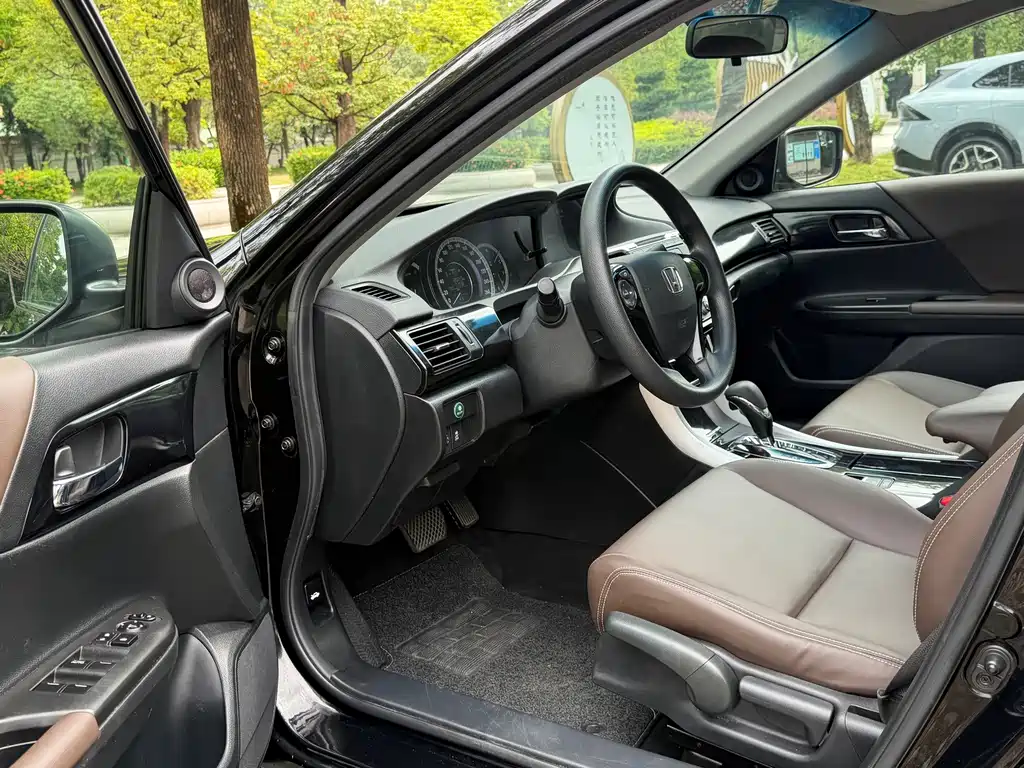 Honda Accord — миниатюра 8