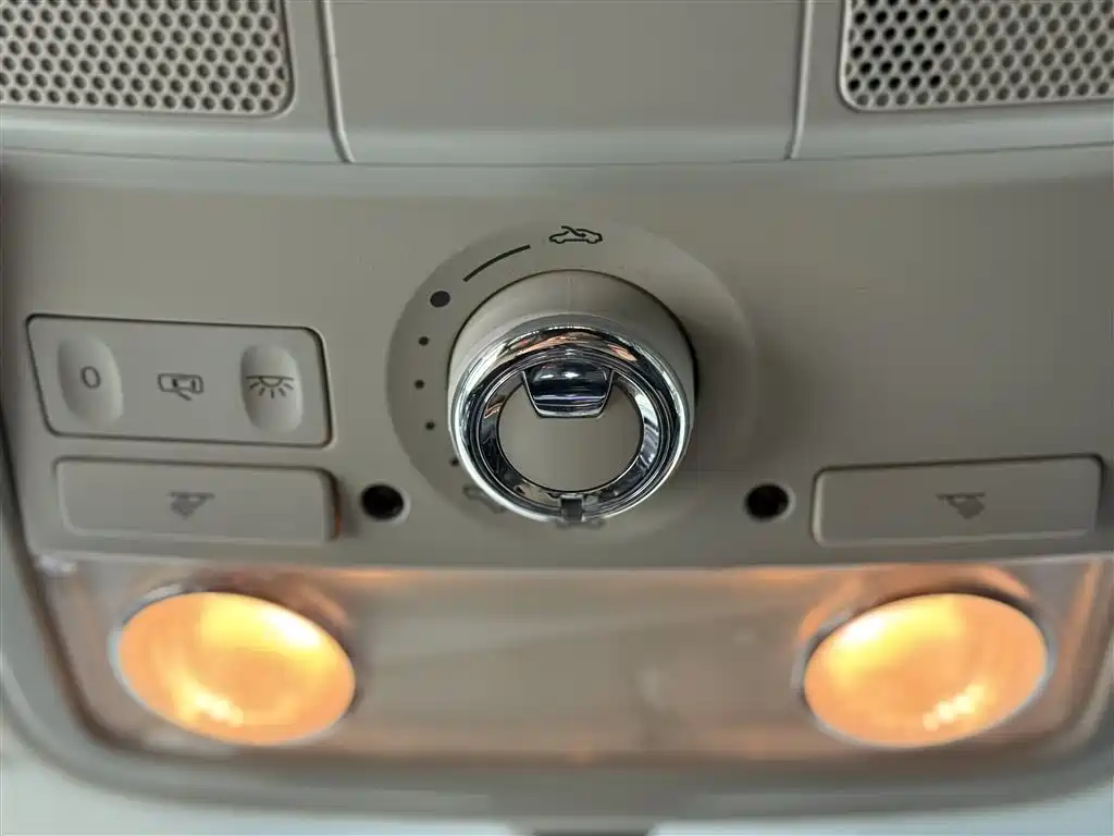 Volkswagen Sagitar 2018 1.6L AT Comfort