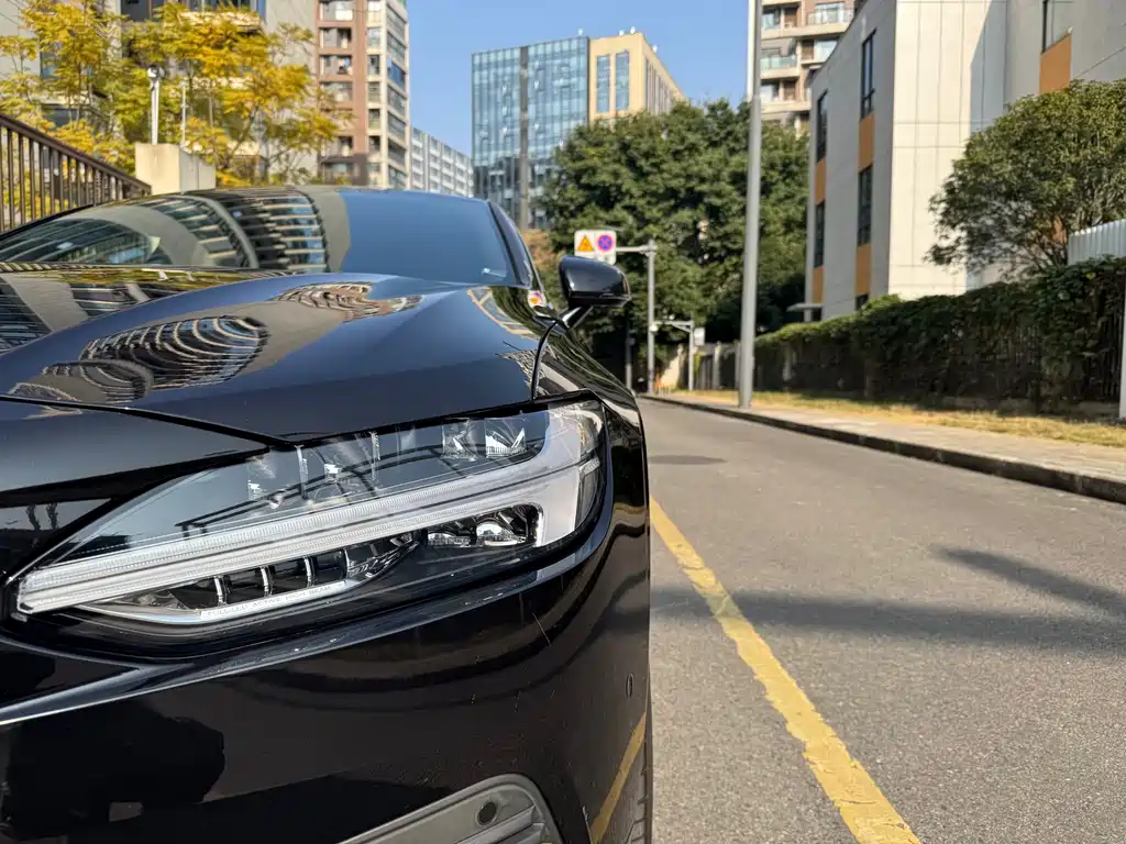 VOLVO S90 PLUG IN HYBRID