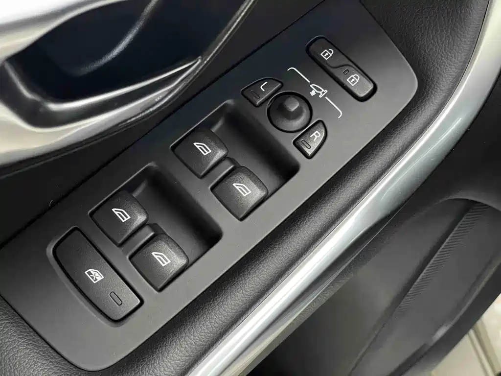 Volvo V40 — миниатюра 25