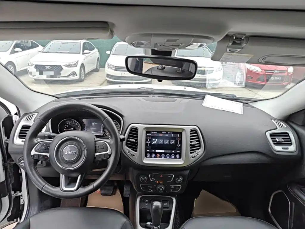 Jeep Compass — миниатюра 10