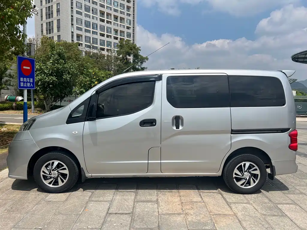 Nissan NV200 — миниатюра 7