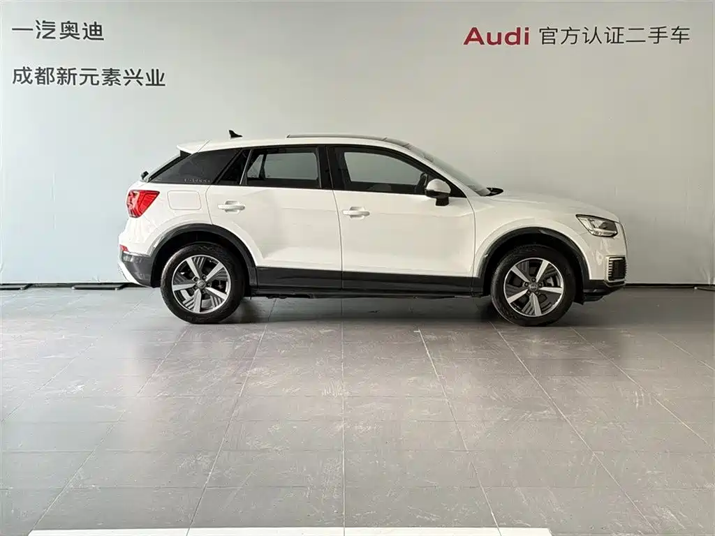 Audi Q2L e-tron - фото 3