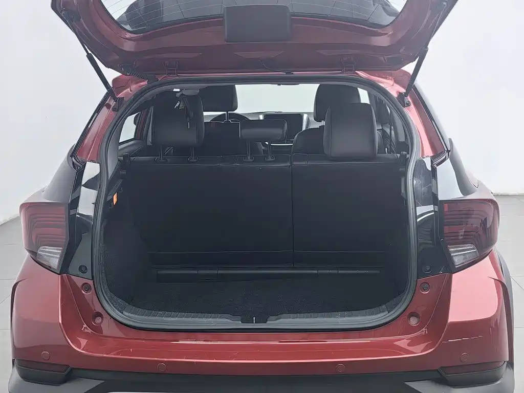 Toyota Yaris L 2022 — фото 16