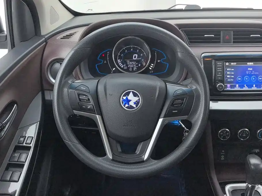 Venucia M50V 1.6L XL CVT Luxury Edition, фото 15