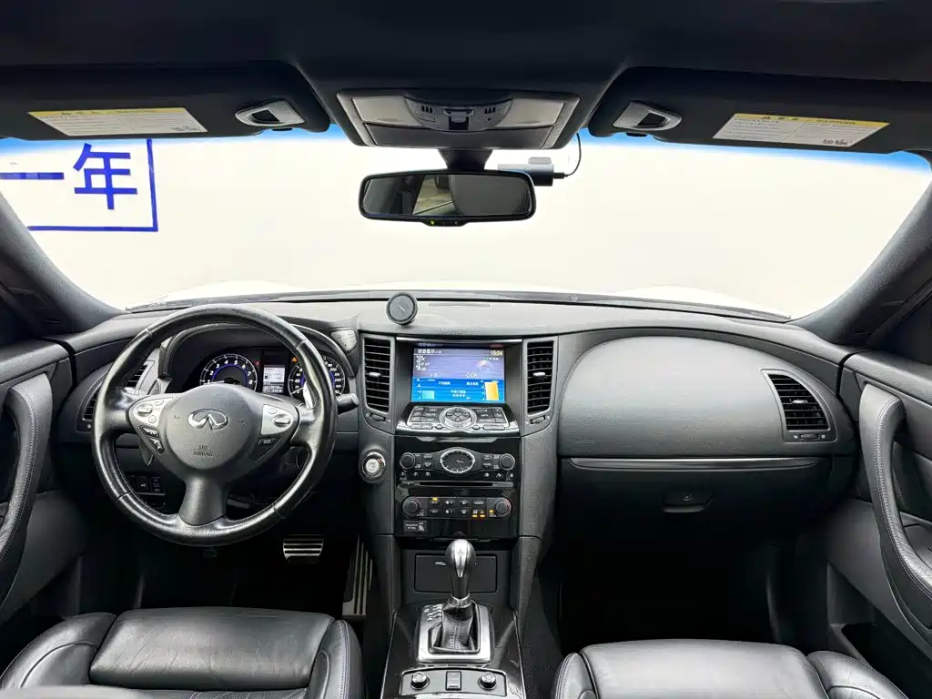 Infiniti QX70 — миниатюра 12