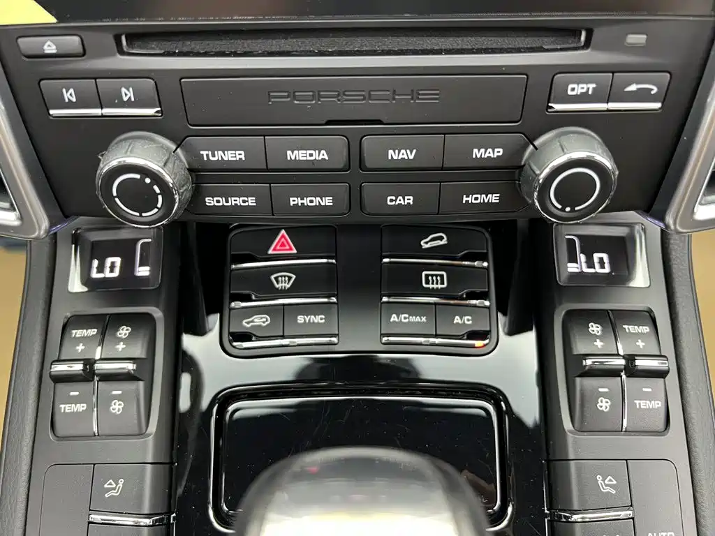 Porsche Cayenne — миниатюра 22