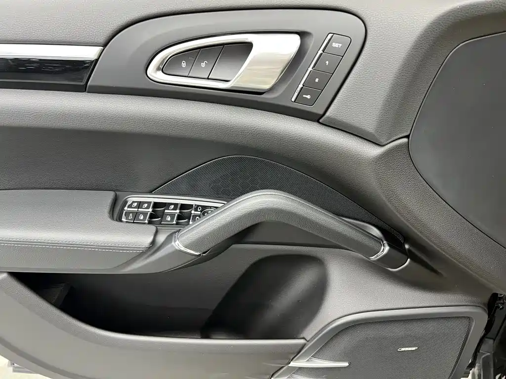 Porsche Cayenne — миниатюра 38