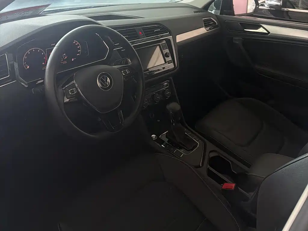 Volkswagen Tiguan L — миниатюра 16