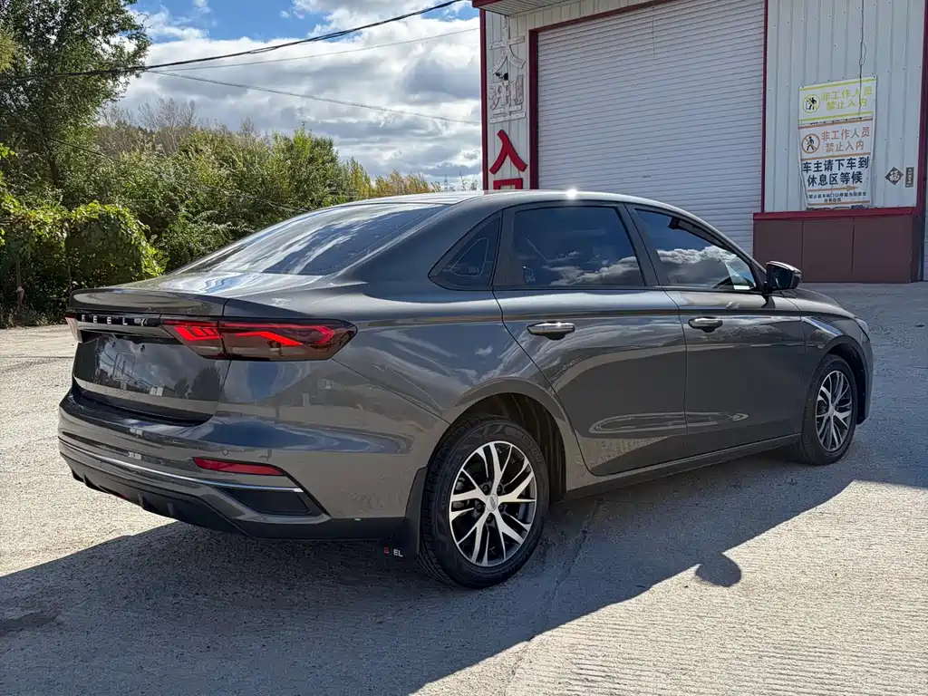 Geely Emgrand — миниатюра 11