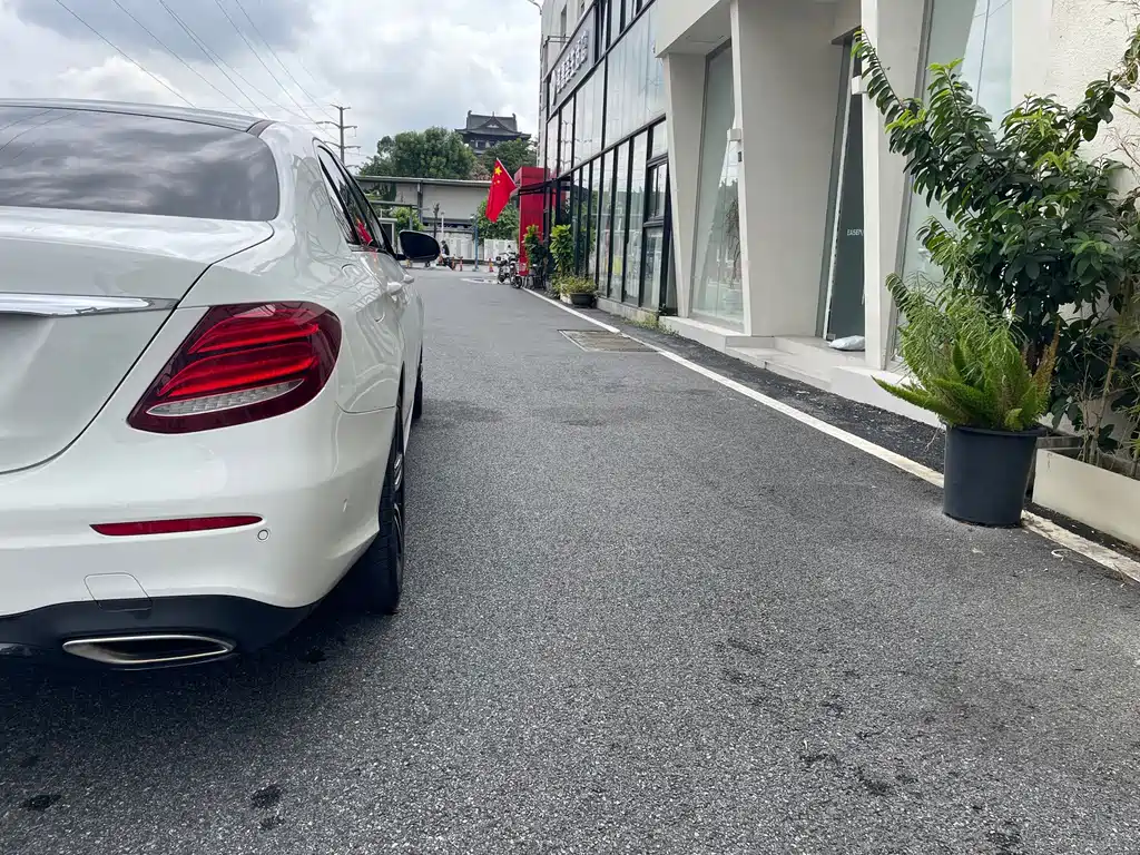 Mercedes-Benz E-Class — миниатюра 18