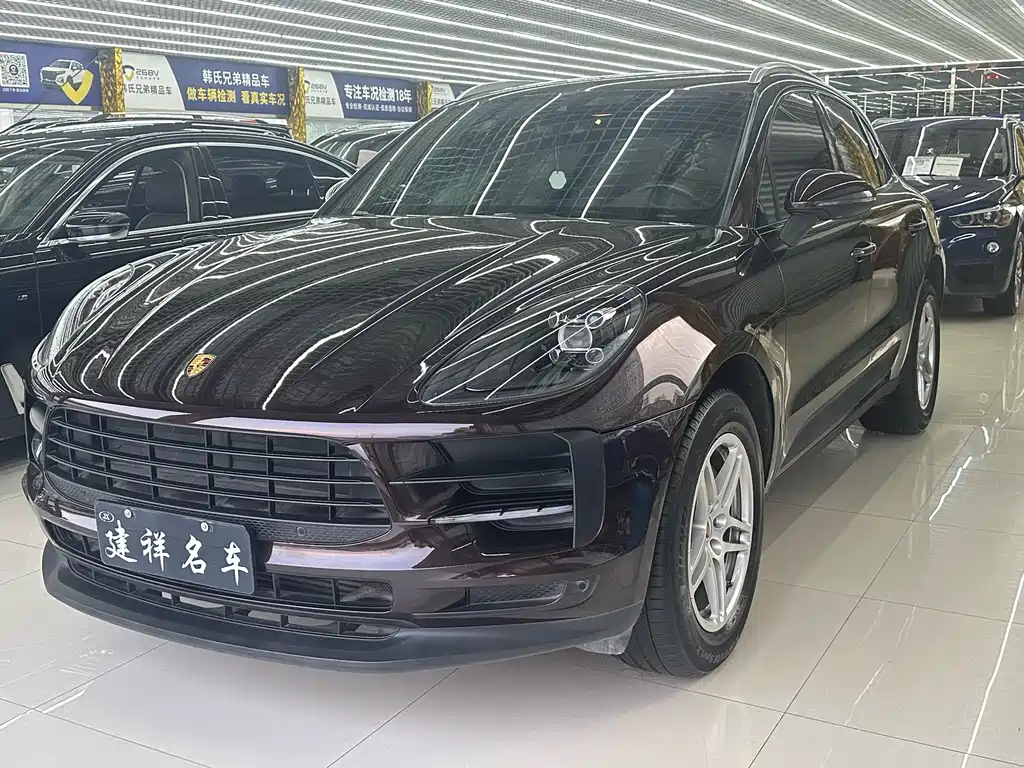 PORSCHE MACAN