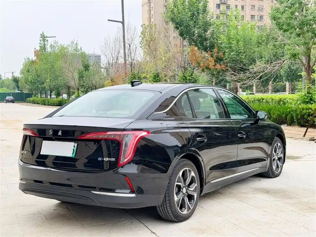 Hongqi E-QM5