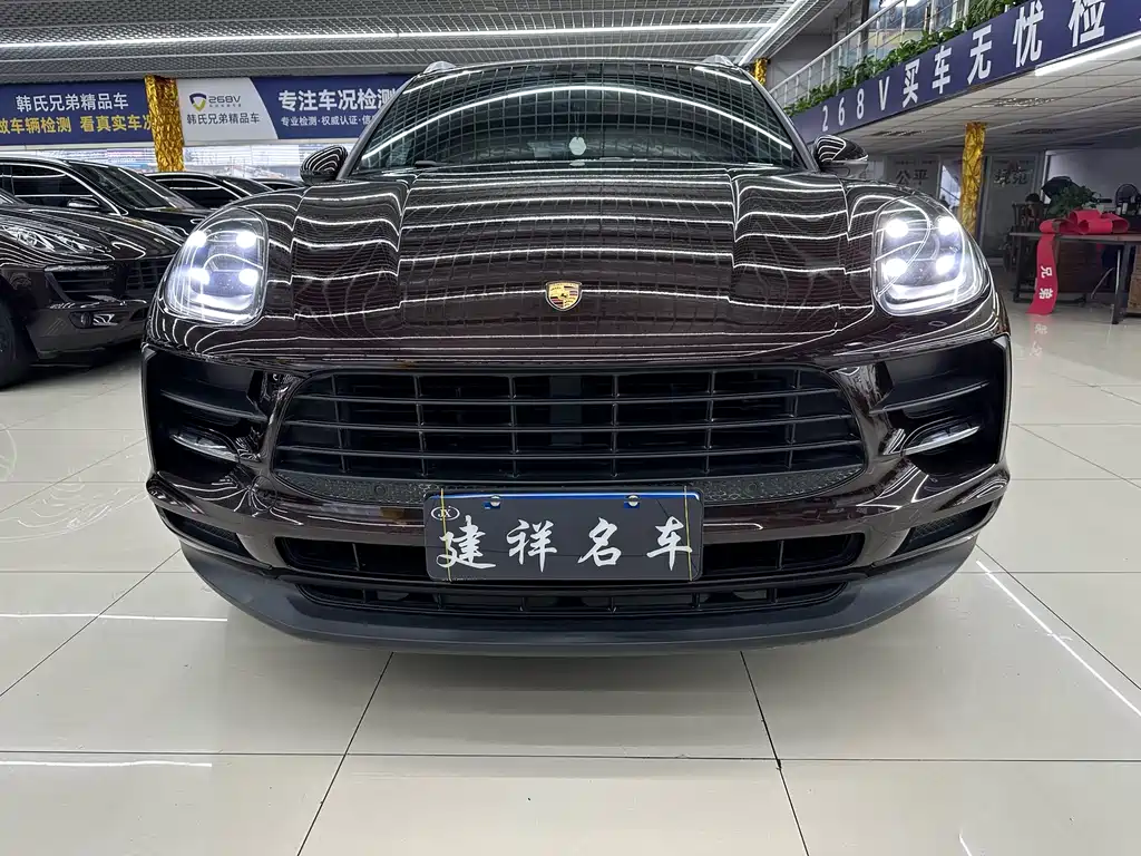 PORSCHE MACAN