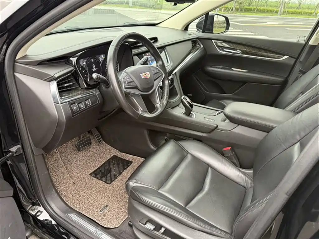Cadillac XT5 - фото 13