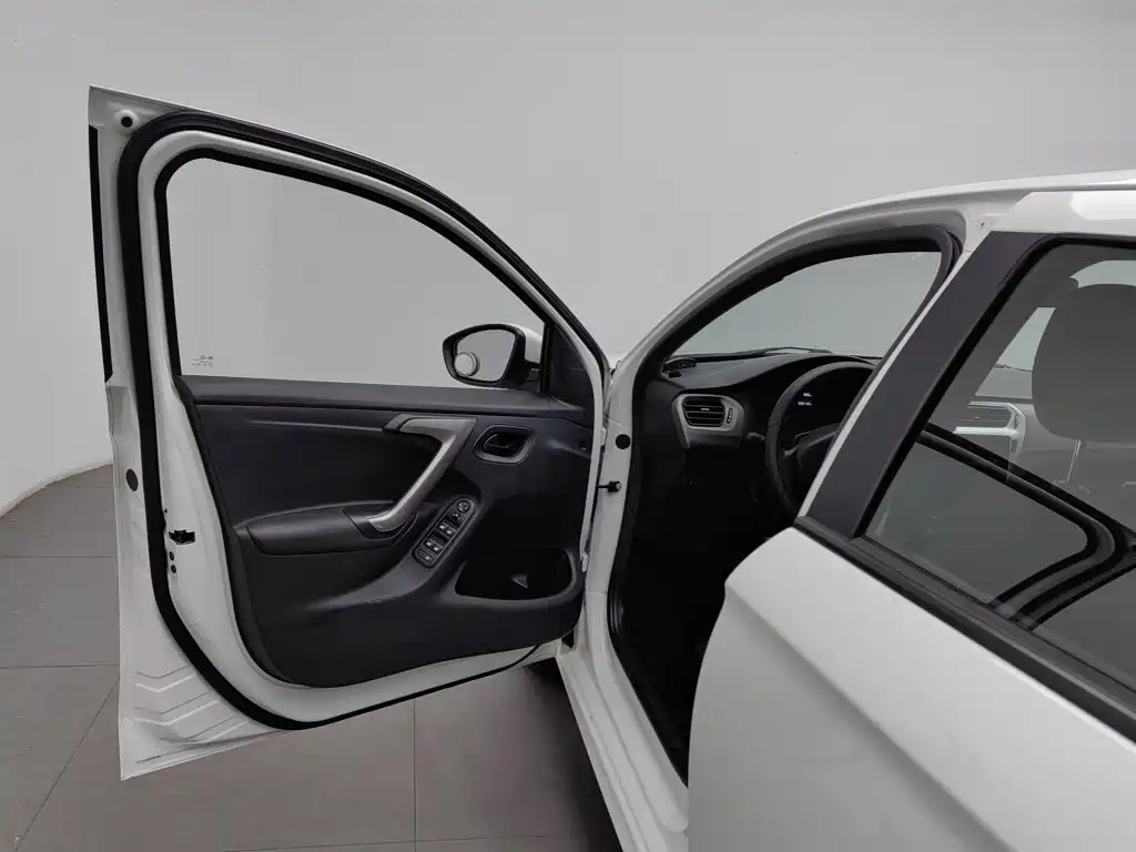Citroen Elysee — миниатюра 8