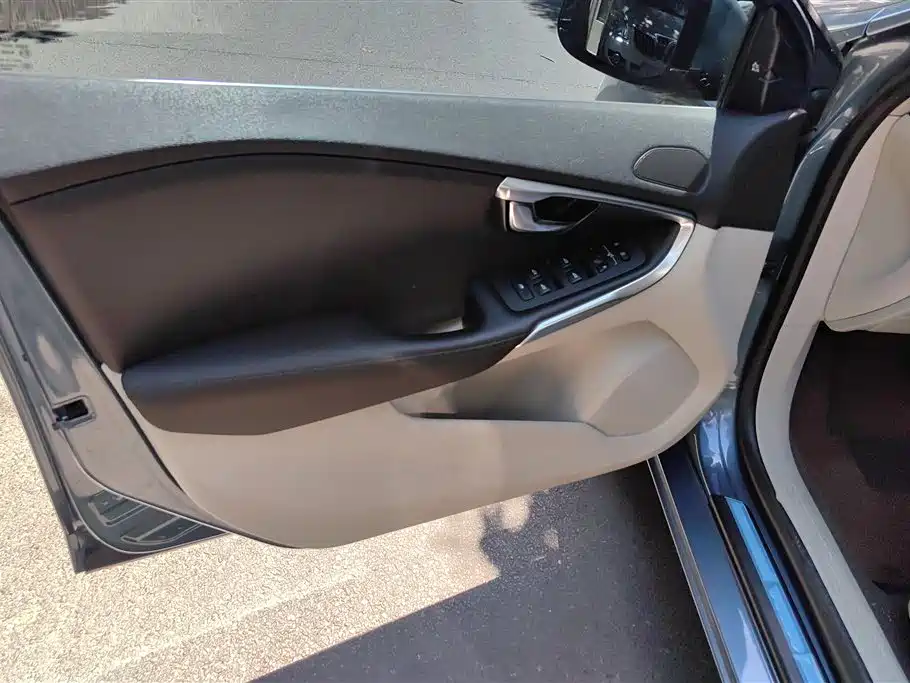Volvo V40 2014 2.0T