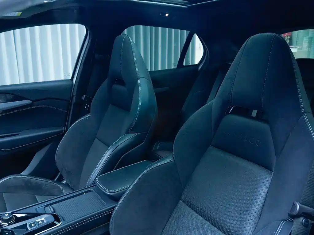 LYNK & CO. 02 HATCHBACK