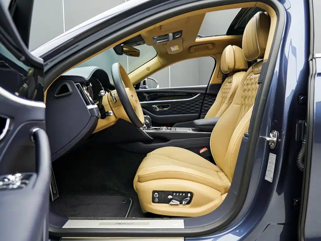 Bentley Flying Spur PHEV — миниатюра 7