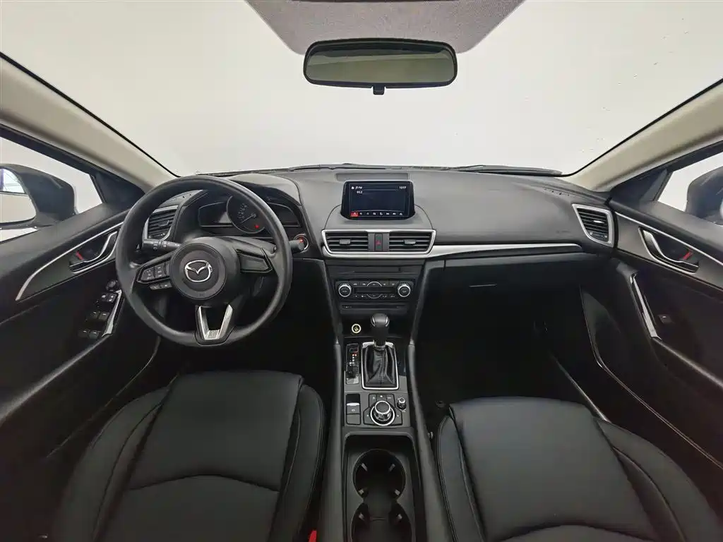 Mazda Mazda3 3 2017 1.5L AT Luxury V