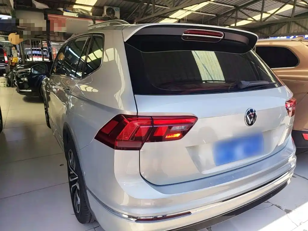 Volkswagen Tiguan L L 2021 330TSI AT R-Line