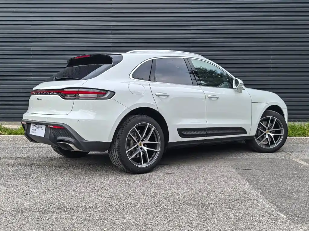 Porsche Macan — миниатюра 3
