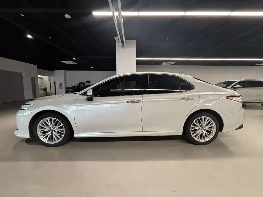 Toyota Camry 2019 2.5G Luxury V